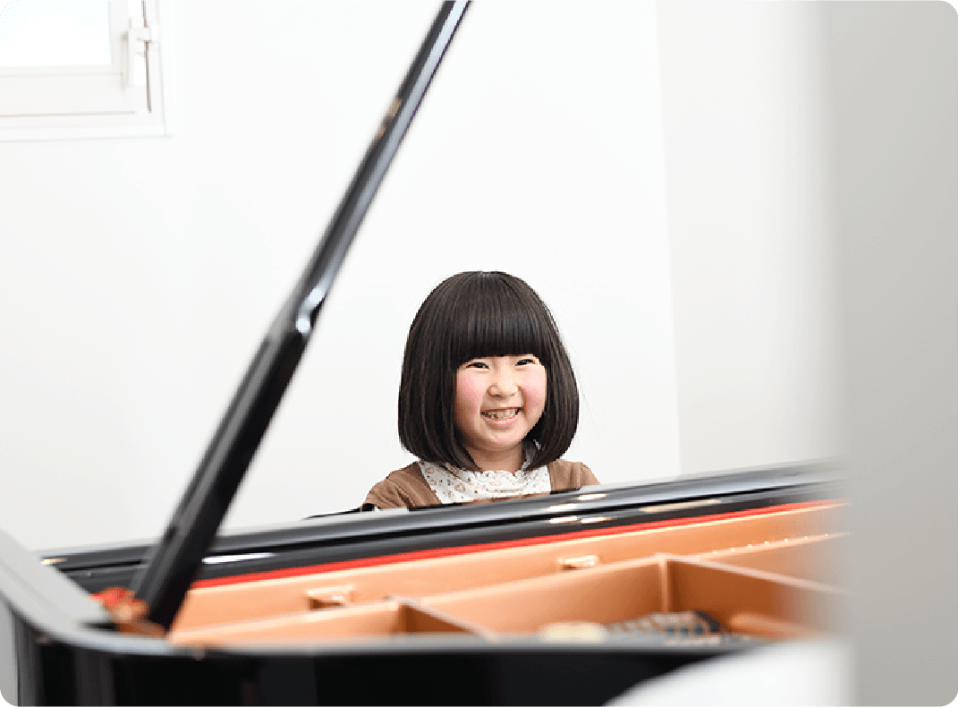 ピアノレッスンの様子 - 美しい音楽を奏でる生徒